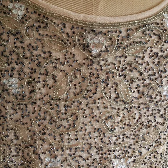 Exquisitely beaded, fully lined soft peach camisole with scallop edged hem - Picture 7 of 8